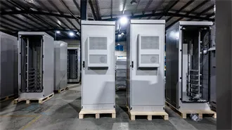 Energy storage container for storing the solar energy